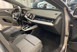 Harmaa Audi Q4 e-tron 2024 kuva 21.