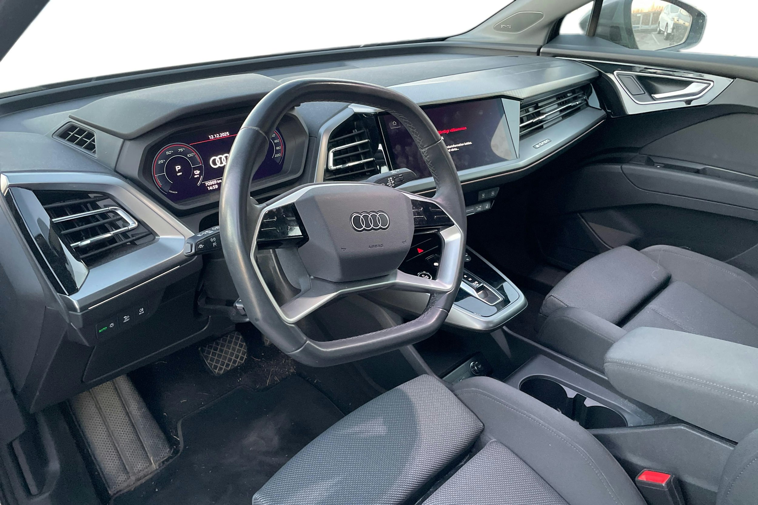 harmaa Audi Q4 e-tron 2024 kuva 3.