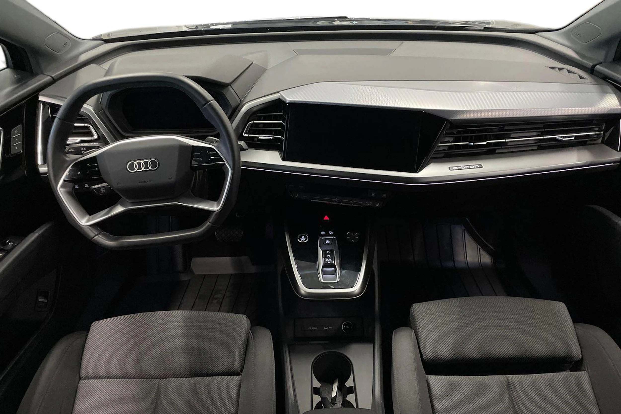 Sininen Audi Q4 e-tron 2024 kuva 7.