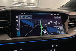 Sininen Audi Q4 e-tron 2024 kuva 18.