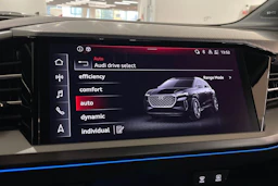 Sininen Audi Q4 e-tron 2024 kuva 19.