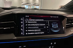 Sininen Audi Q4 e-tron 2024 kuva 20.
