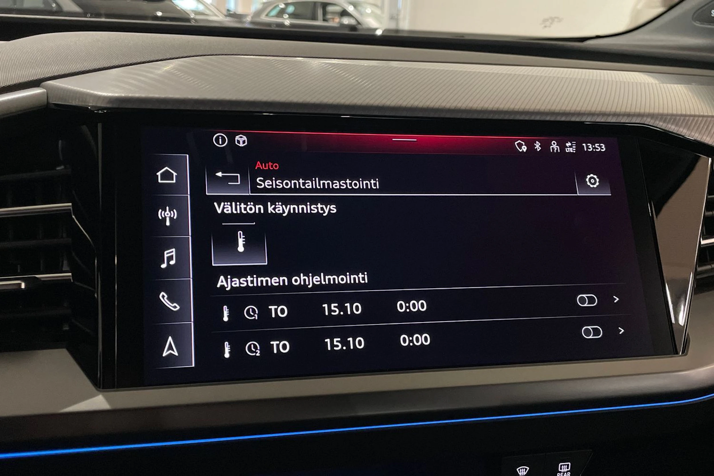 Sininen Audi Q4 e-tron 2024 kuva 22.