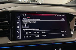 Sininen Audi Q4 e-tron 2024 kuva 22.