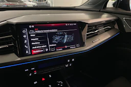 Sininen Audi Q4 e-tron 2024 kuva 23.