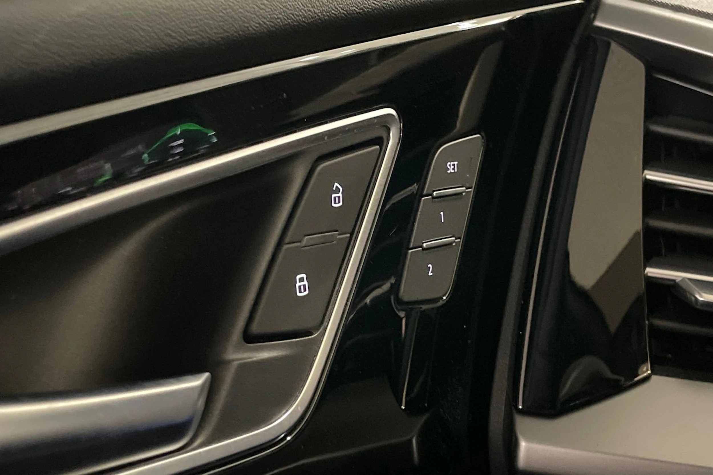 Sininen Audi Q4 e-tron 2024 kuva 25.