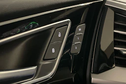 Sininen Audi Q4 e-tron 2024 kuva 25.