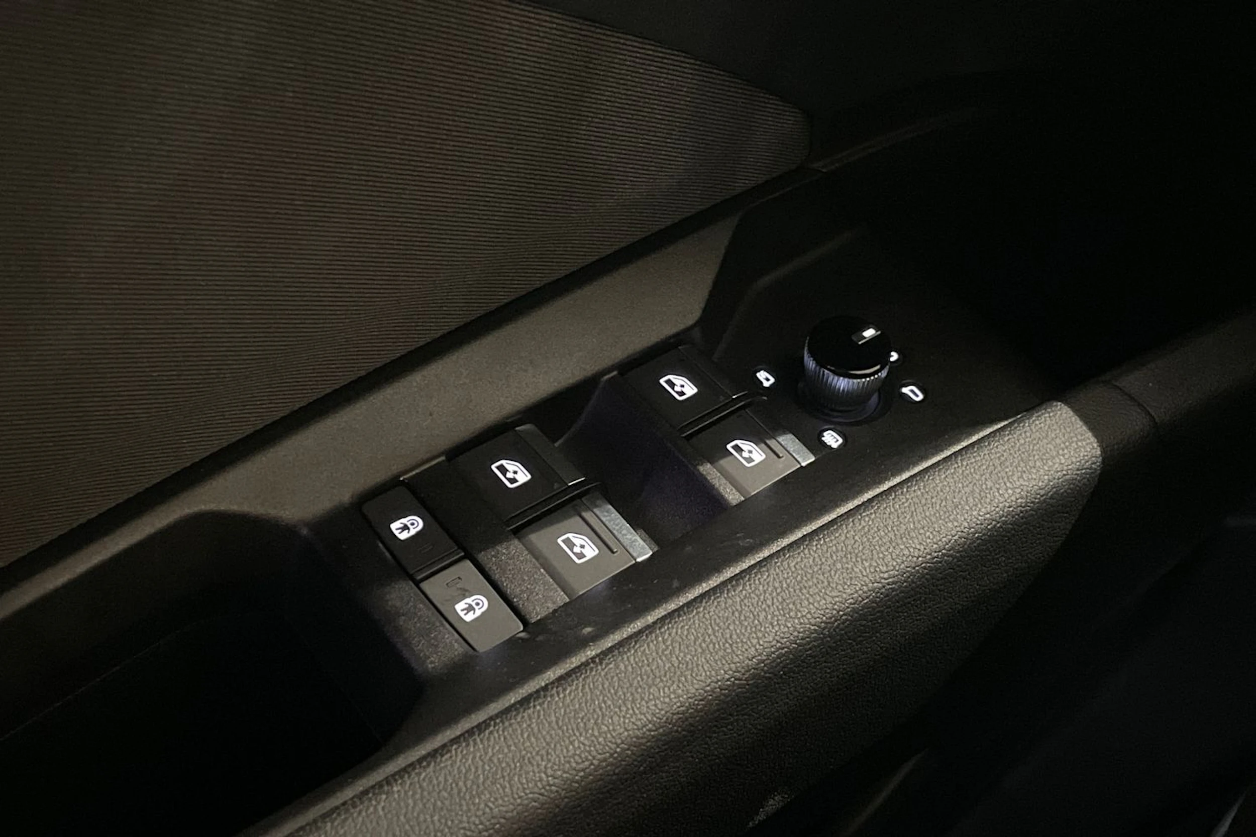 Sininen Audi Q4 e-tron 2024 kuva 26.