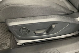 Sininen Audi Q4 e-tron 2024 kuva 27.