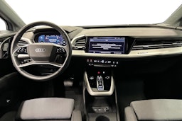 sininen Audi Q4 e-tron 2024 kuva 7.