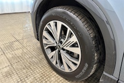 sininen Audi Q4 e-tron 2024 kuva 9.