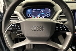 sininen Audi Q4 e-tron 2024 kuva 12.