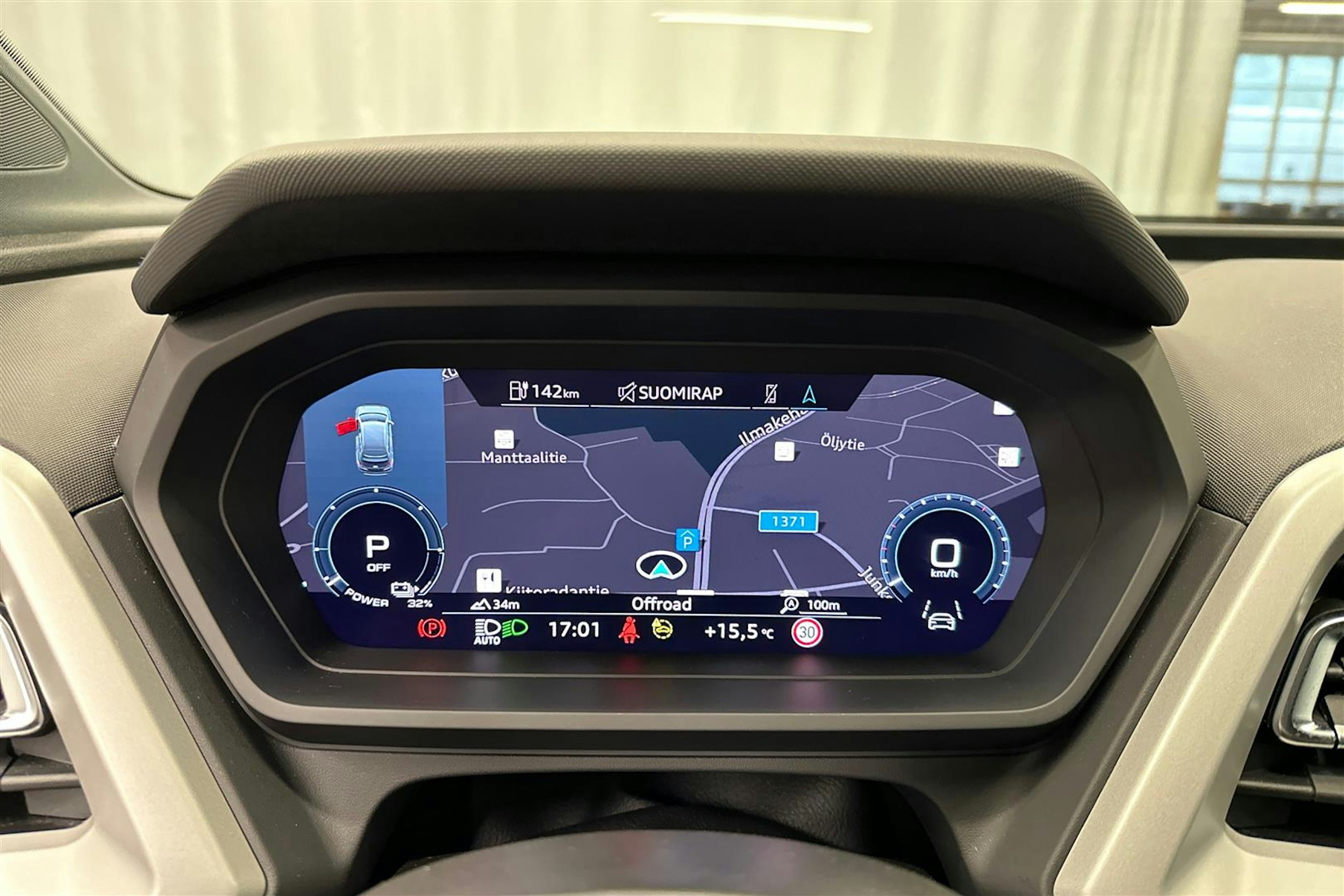 sininen Audi Q4 e-tron 2024 kuva 13.