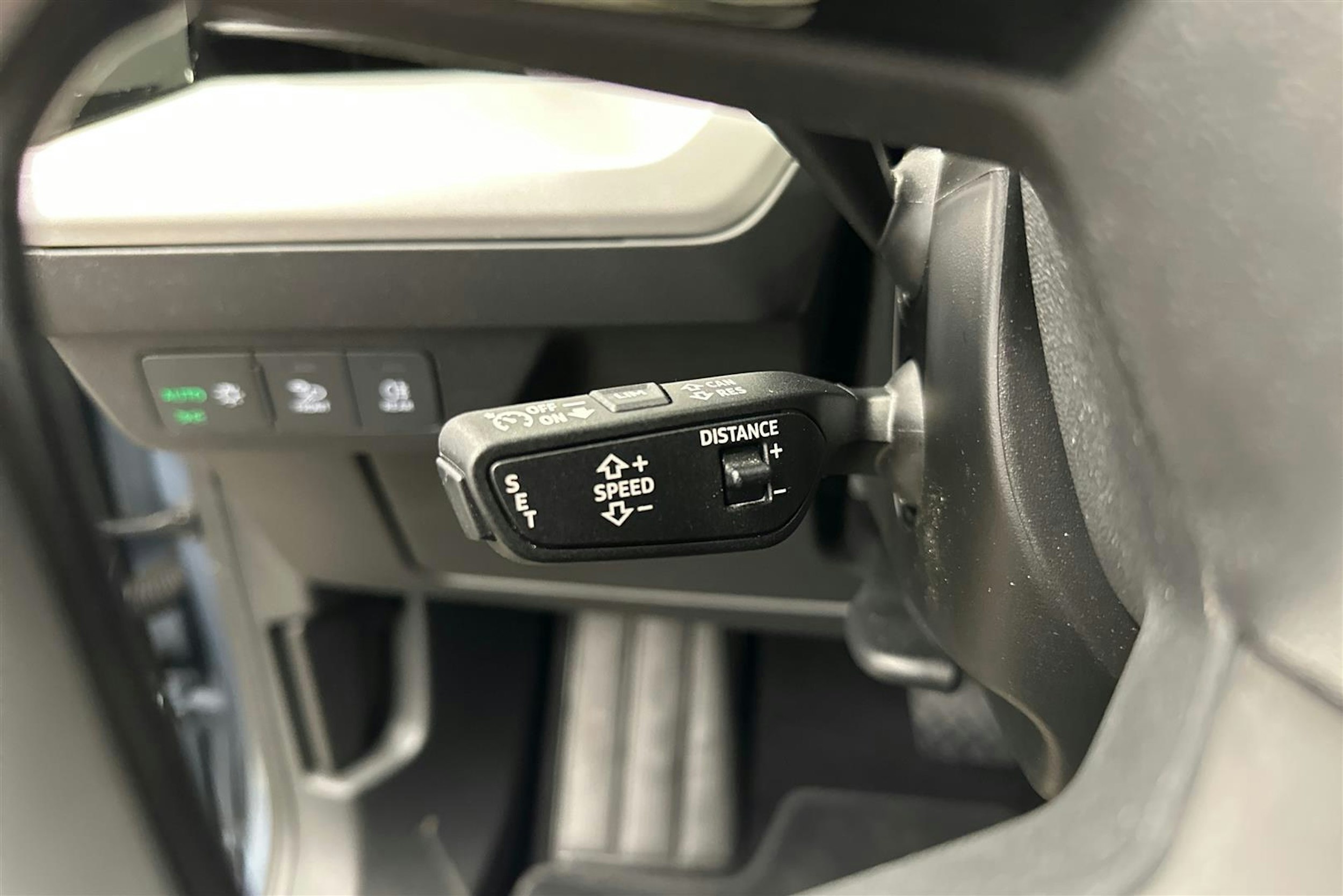 sininen Audi Q4 e-tron 2024 kuva 15.