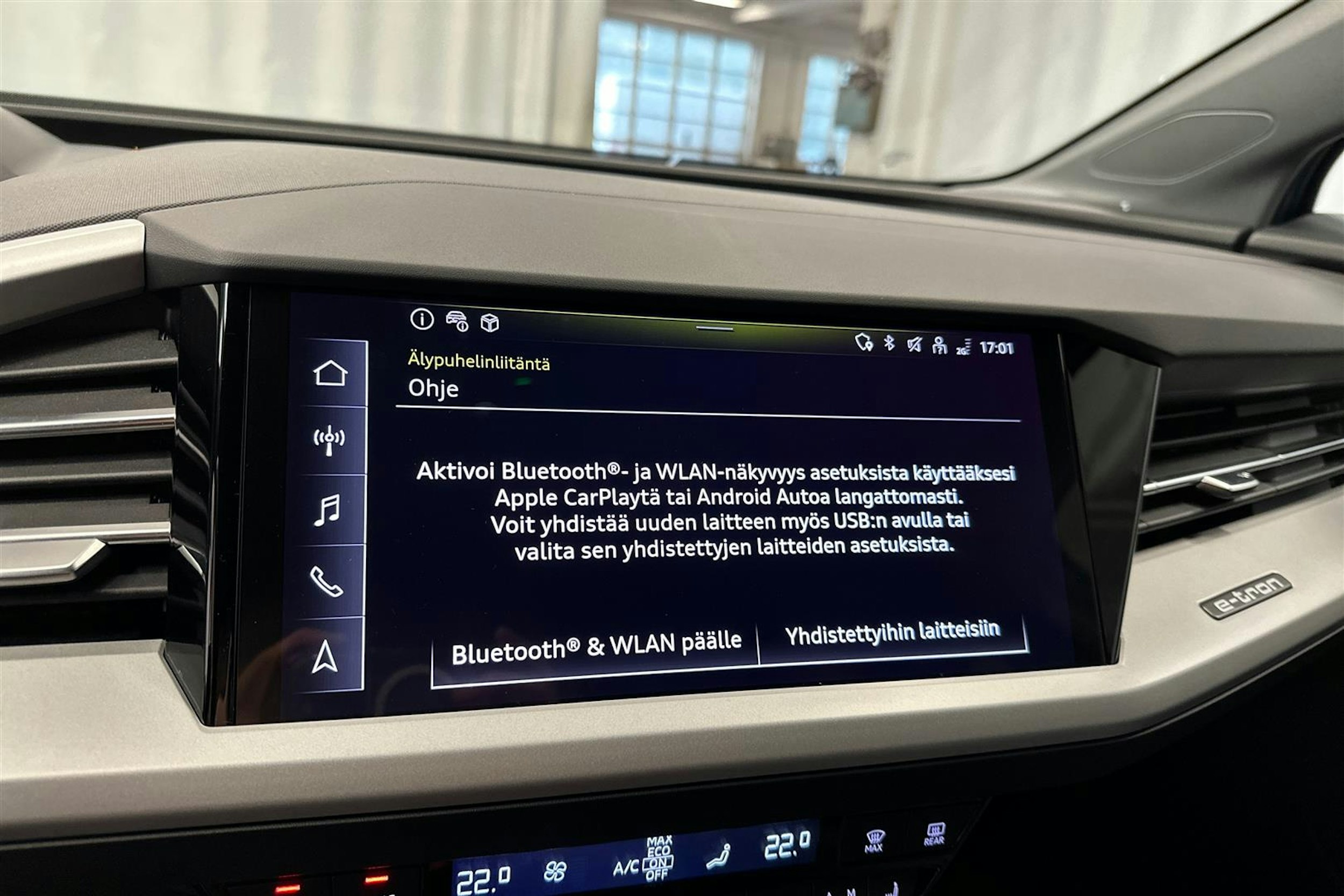 sininen Audi Q4 e-tron 2024 kuva 16.