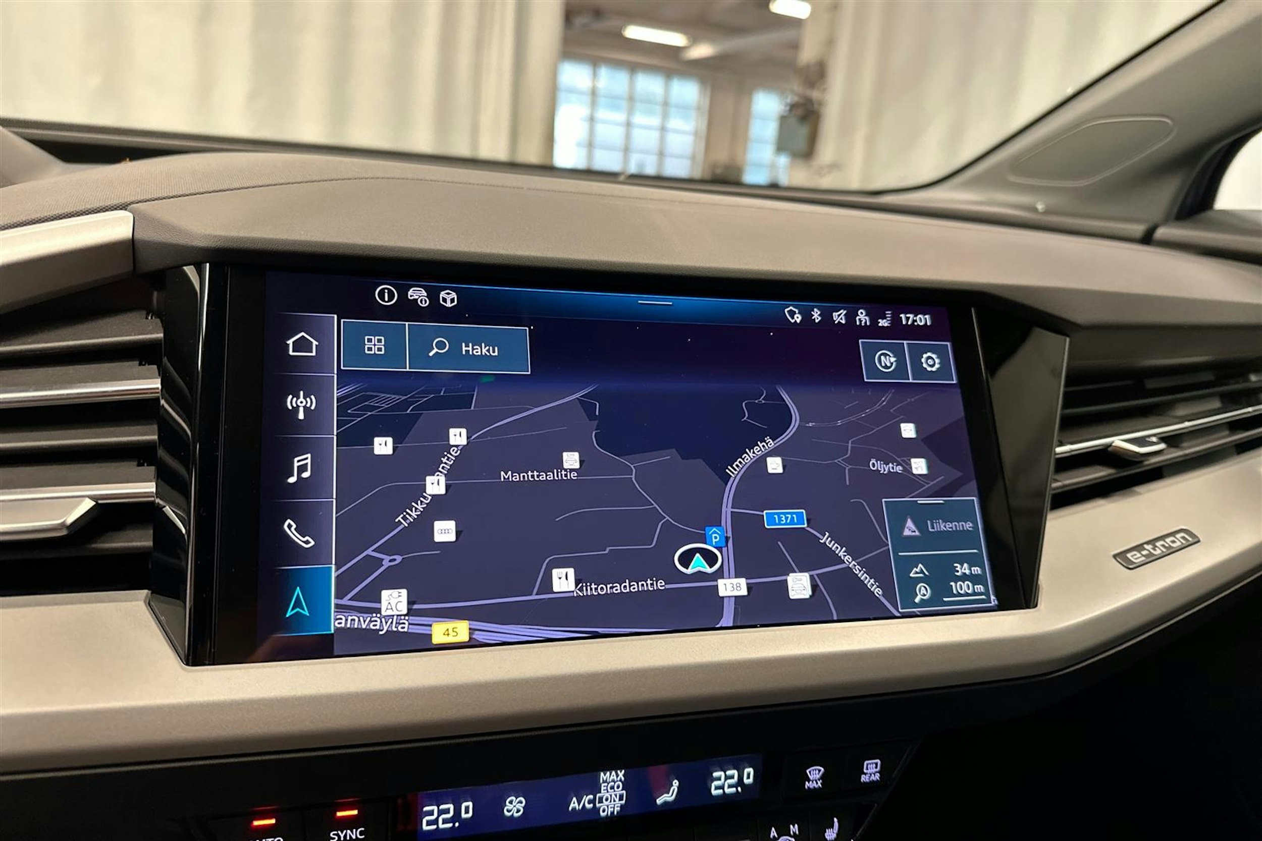 sininen Audi Q4 e-tron 2024 kuva 17.