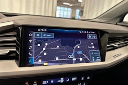 sininen Audi Q4 e-tron 2024 kuva 17.