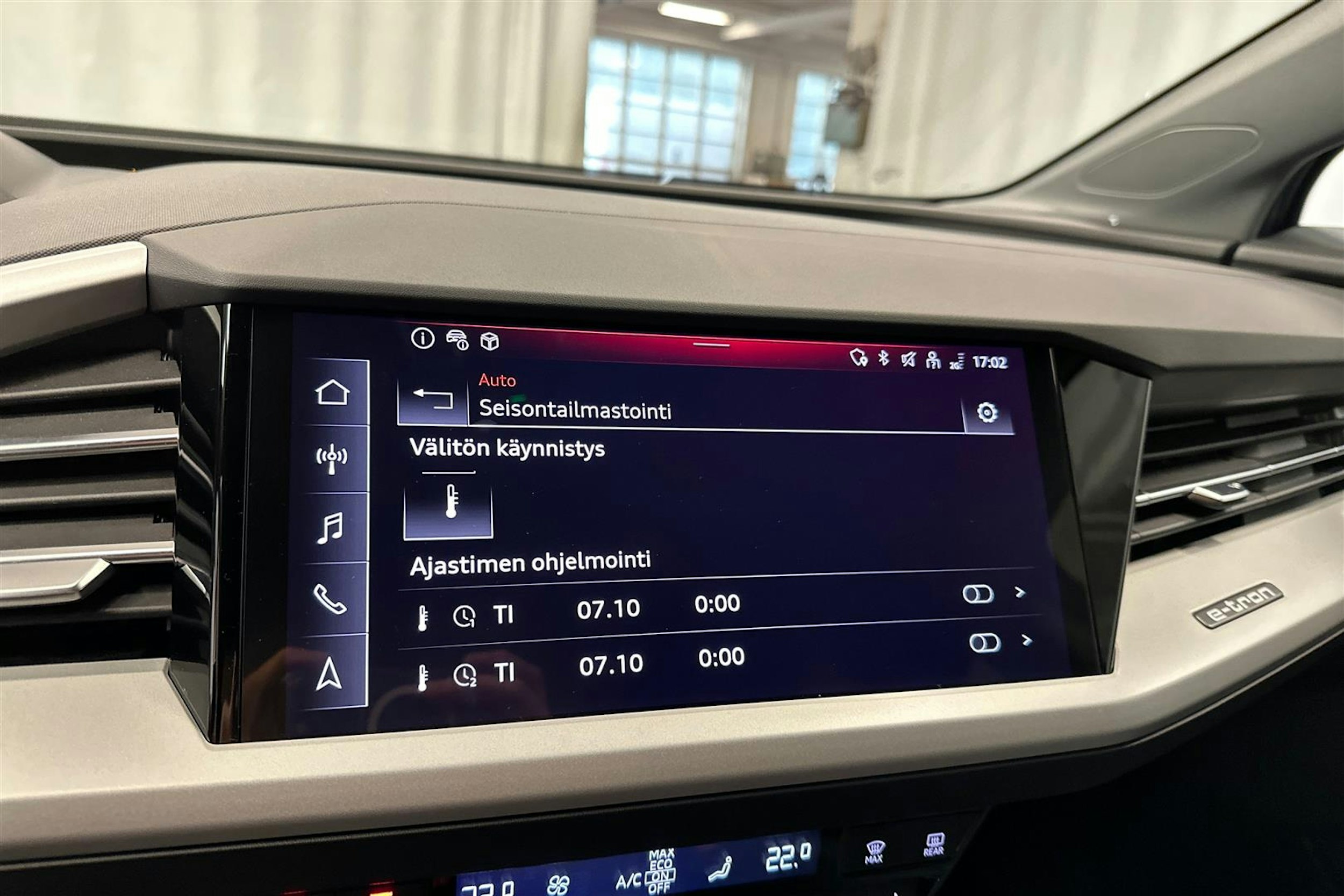 sininen Audi Q4 e-tron 2024 kuva 18.