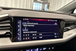 sininen Audi Q4 e-tron 2024 kuva 18.
