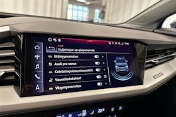 sininen Audi Q4 e-tron 2024 kuva 20.
