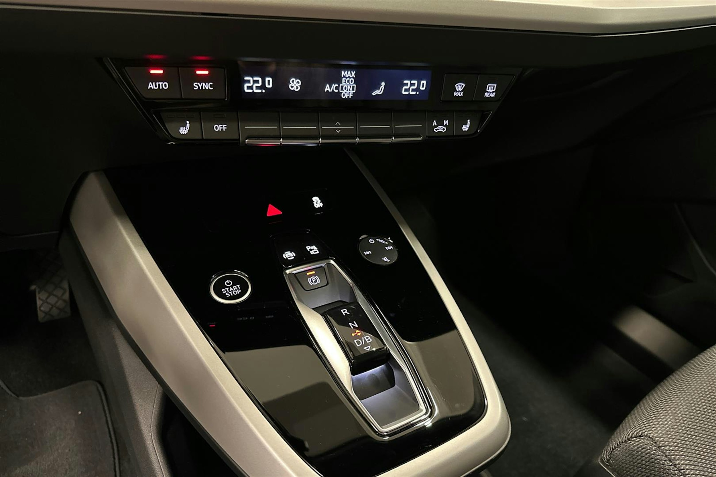 sininen Audi Q4 e-tron 2024 kuva 21.