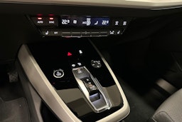 sininen Audi Q4 e-tron 2024 kuva 21.