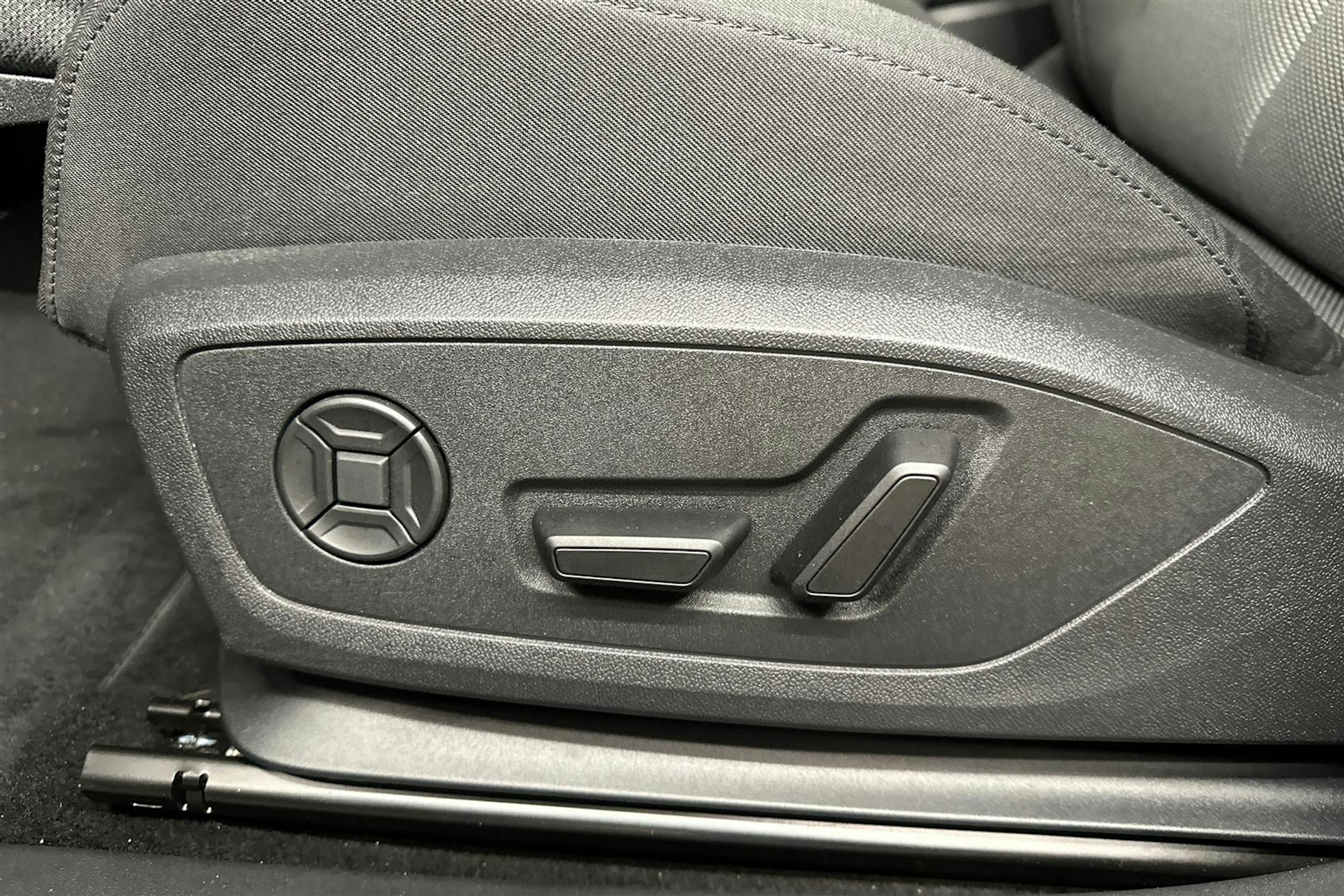 sininen Audi Q4 e-tron 2024 kuva 22.