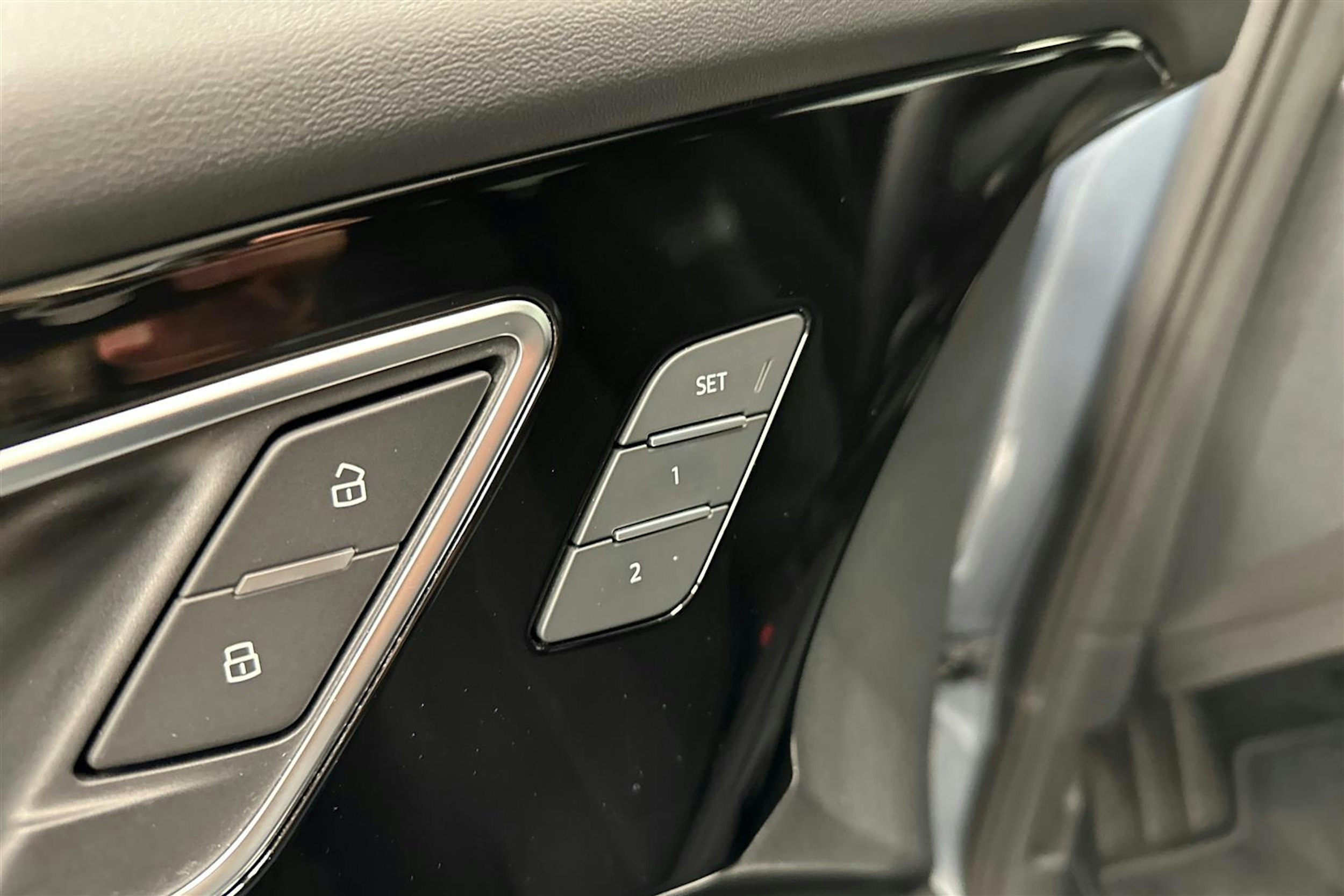 sininen Audi Q4 e-tron 2024 kuva 23.