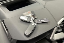 sininen Audi Q4 e-tron 2024 kuva 26.