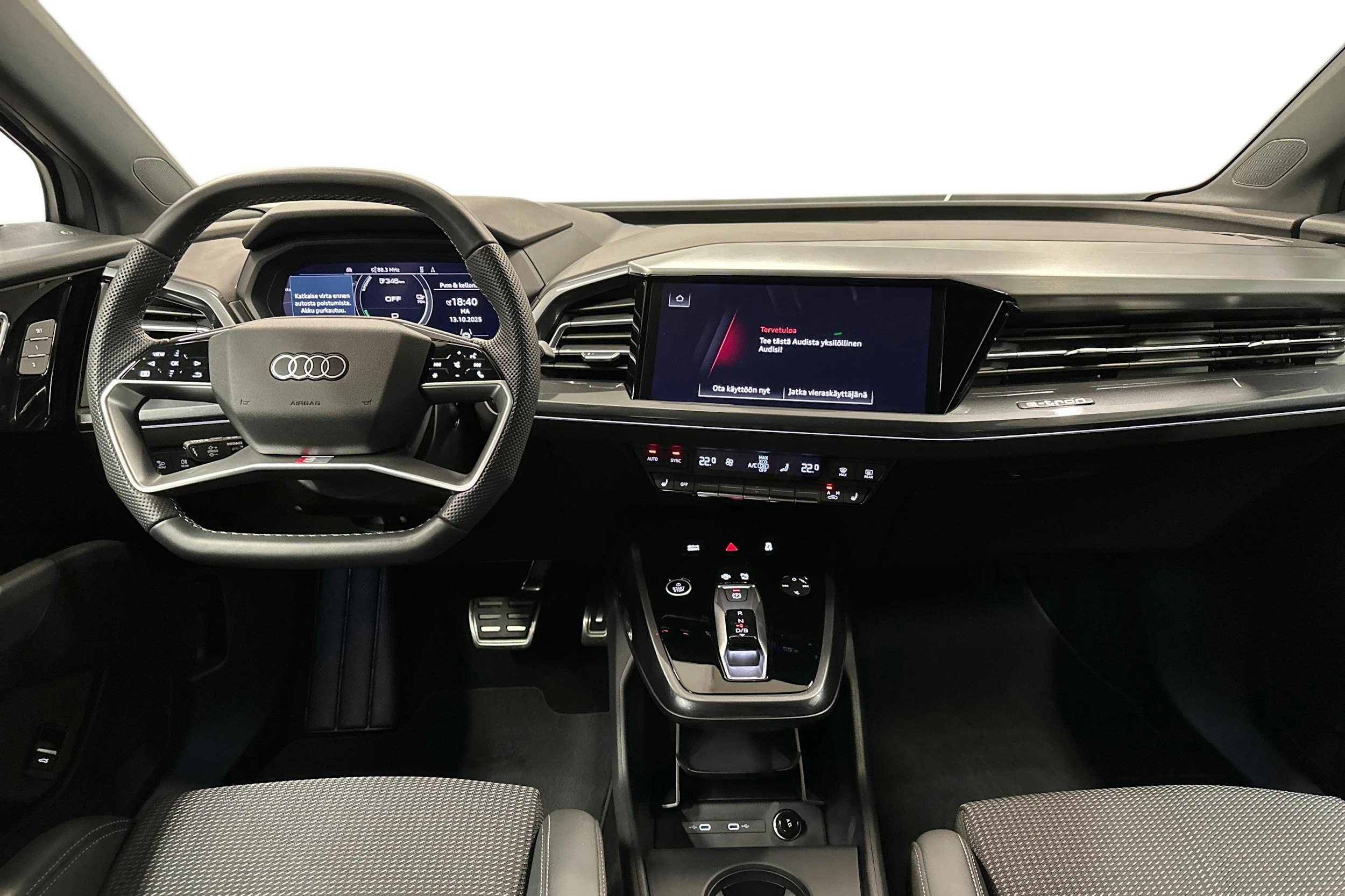 harmaa Audi Q4 e-tron 2024 kuva 9.