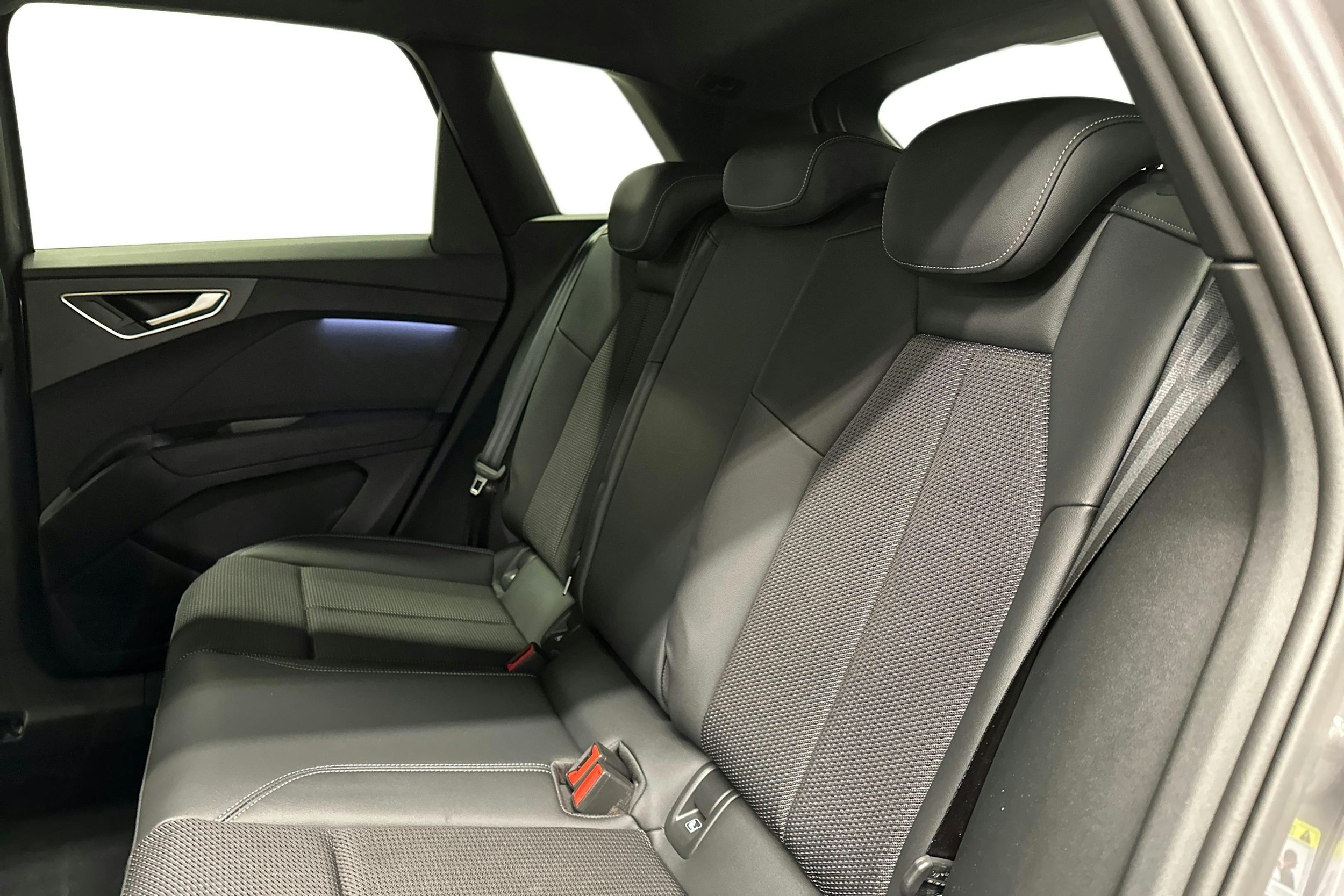 harmaa Audi Q4 e-tron 2024 kuva 10.