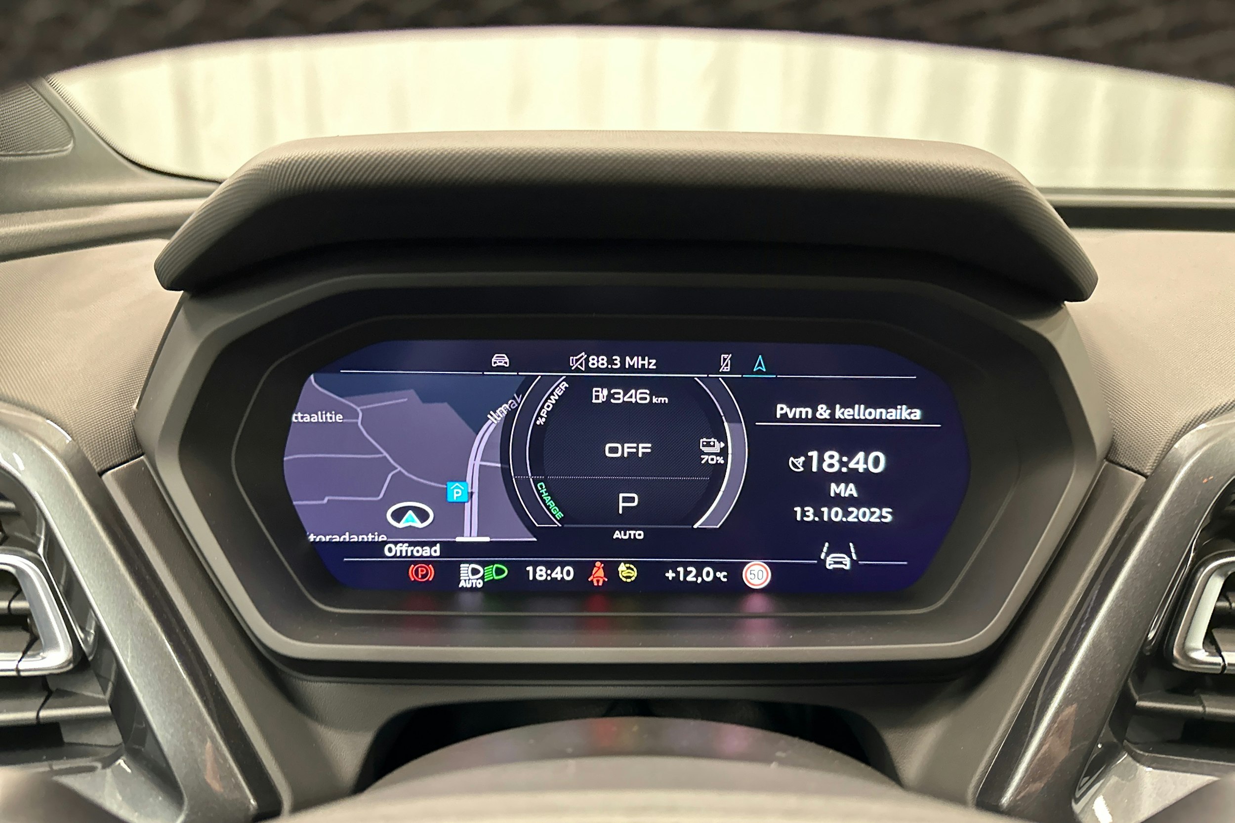harmaa Audi Q4 e-tron 2024 kuva 15.