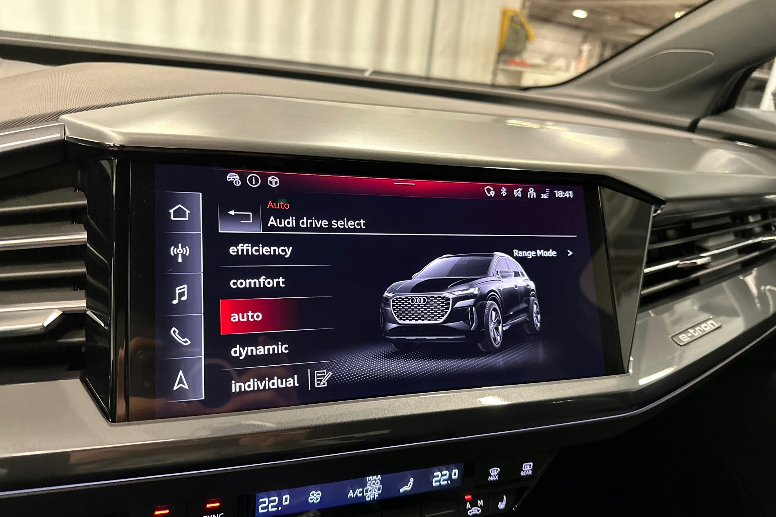 harmaa Audi Q4 e-tron 2024 kuva 19.