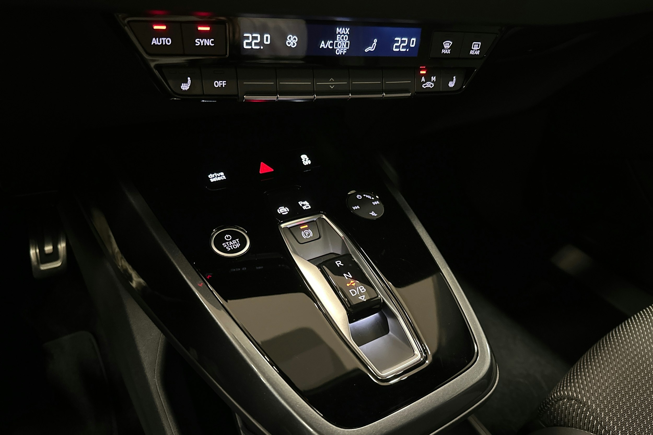 harmaa Audi Q4 e-tron 2024 kuva 23.
