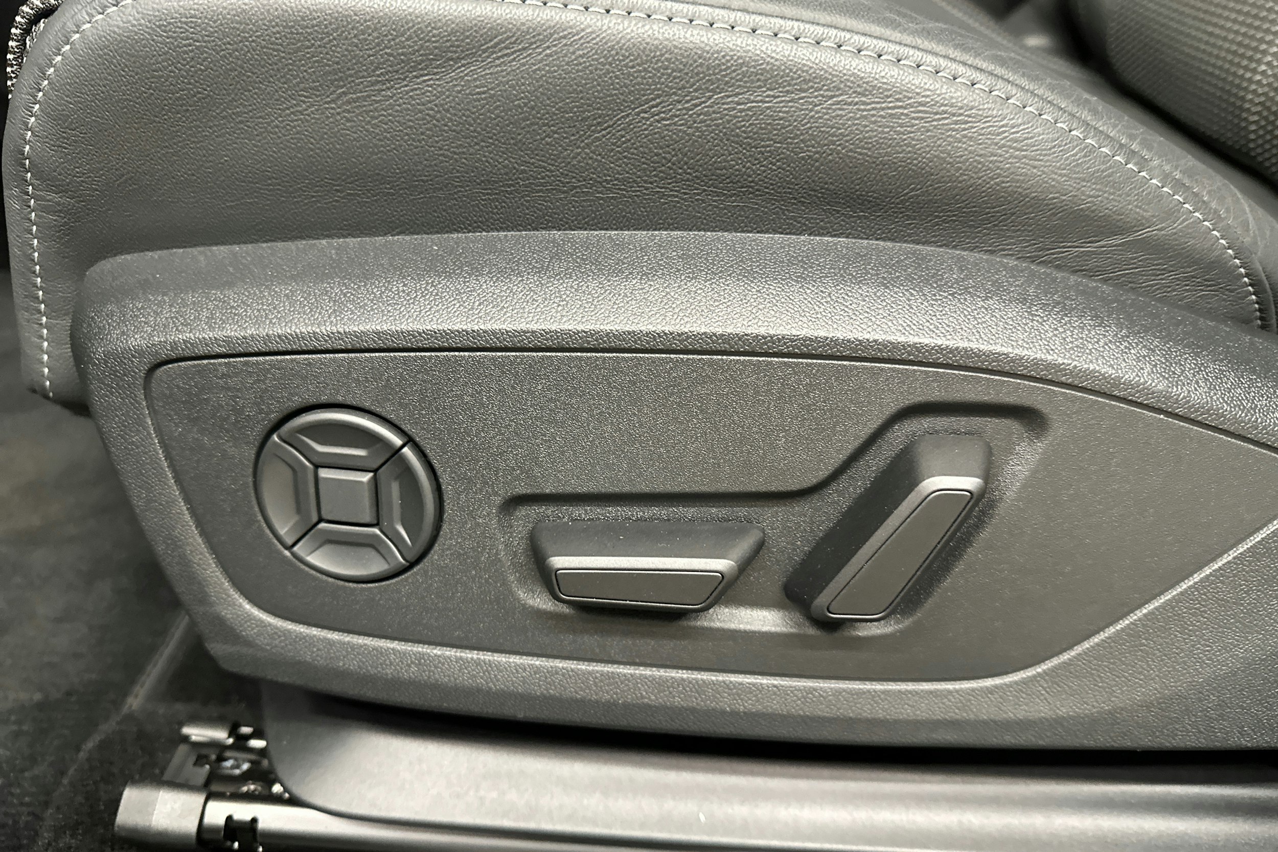 harmaa Audi Q4 e-tron 2024 kuva 26.