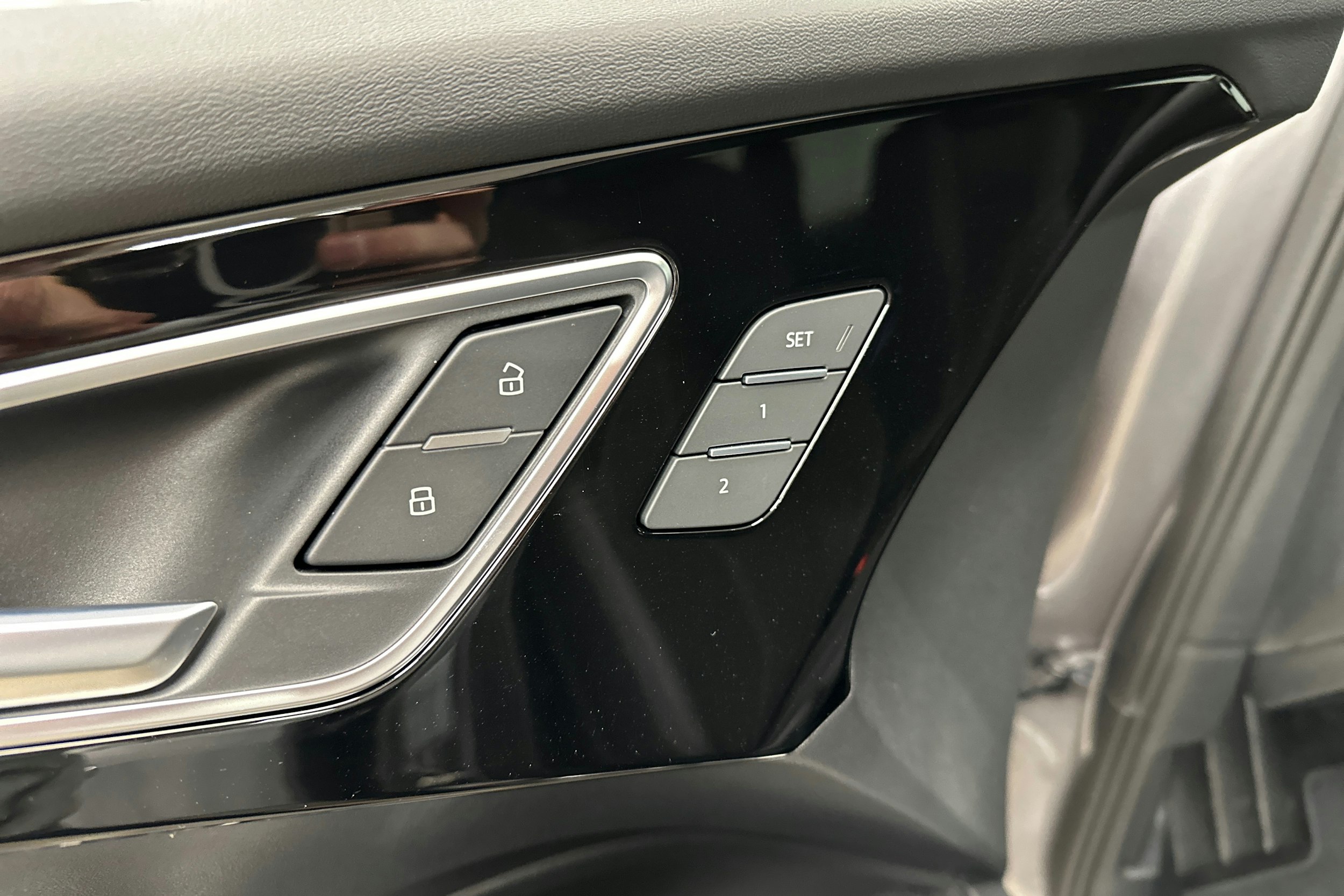 harmaa Audi Q4 e-tron 2024 kuva 27.