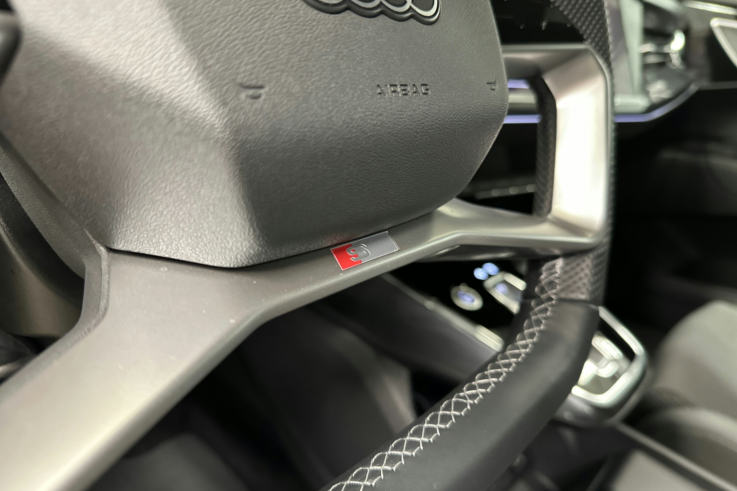 harmaa Audi Q4 e-tron 2024 kuva 30.