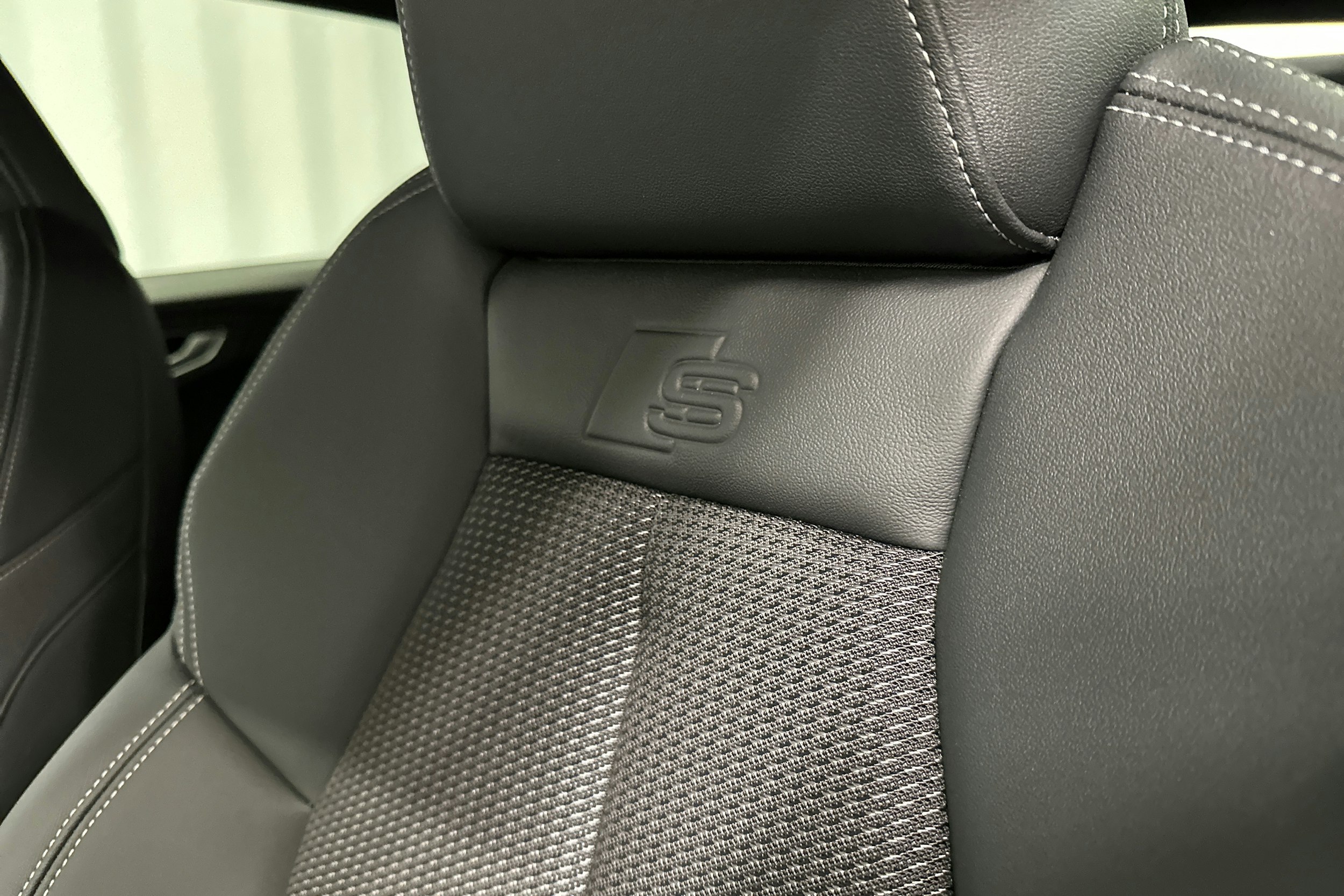 harmaa Audi Q4 e-tron 2024 kuva 31.