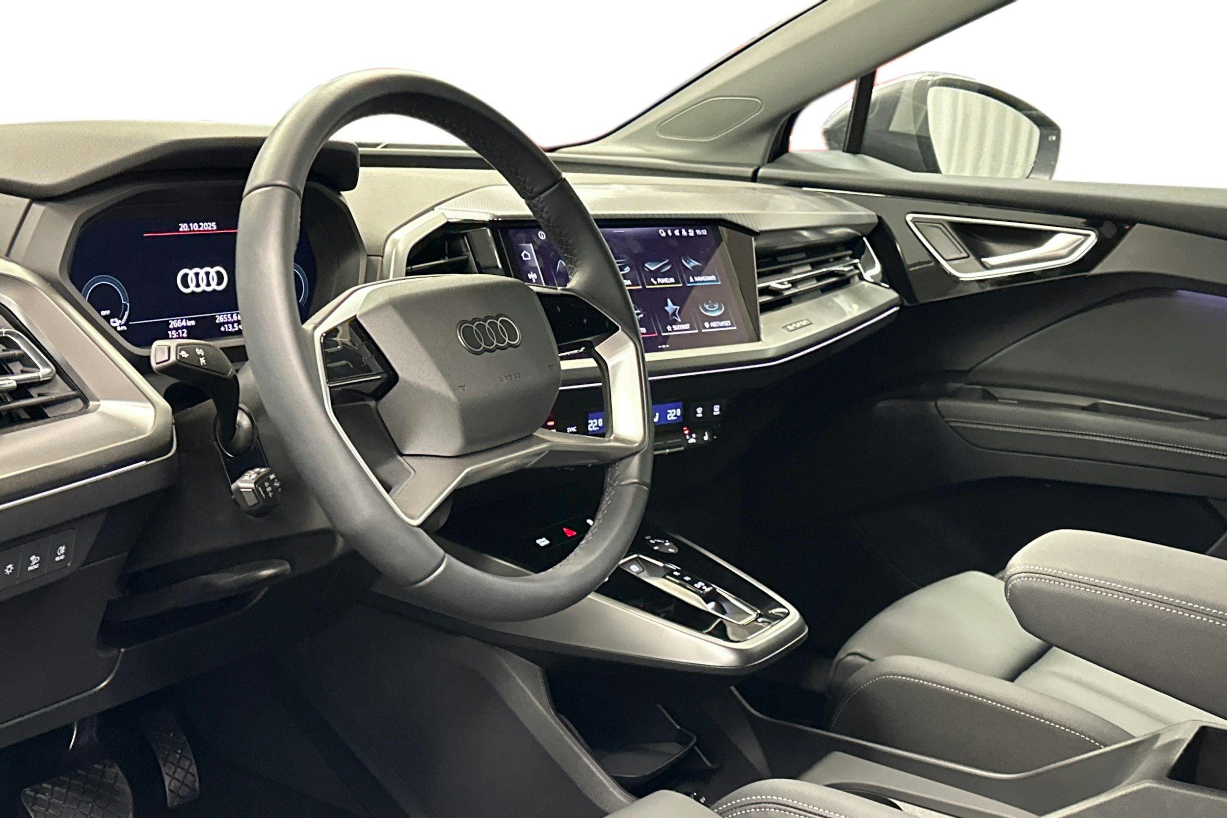 harmaa Audi Q4 e-tron 2024 kuva 6.