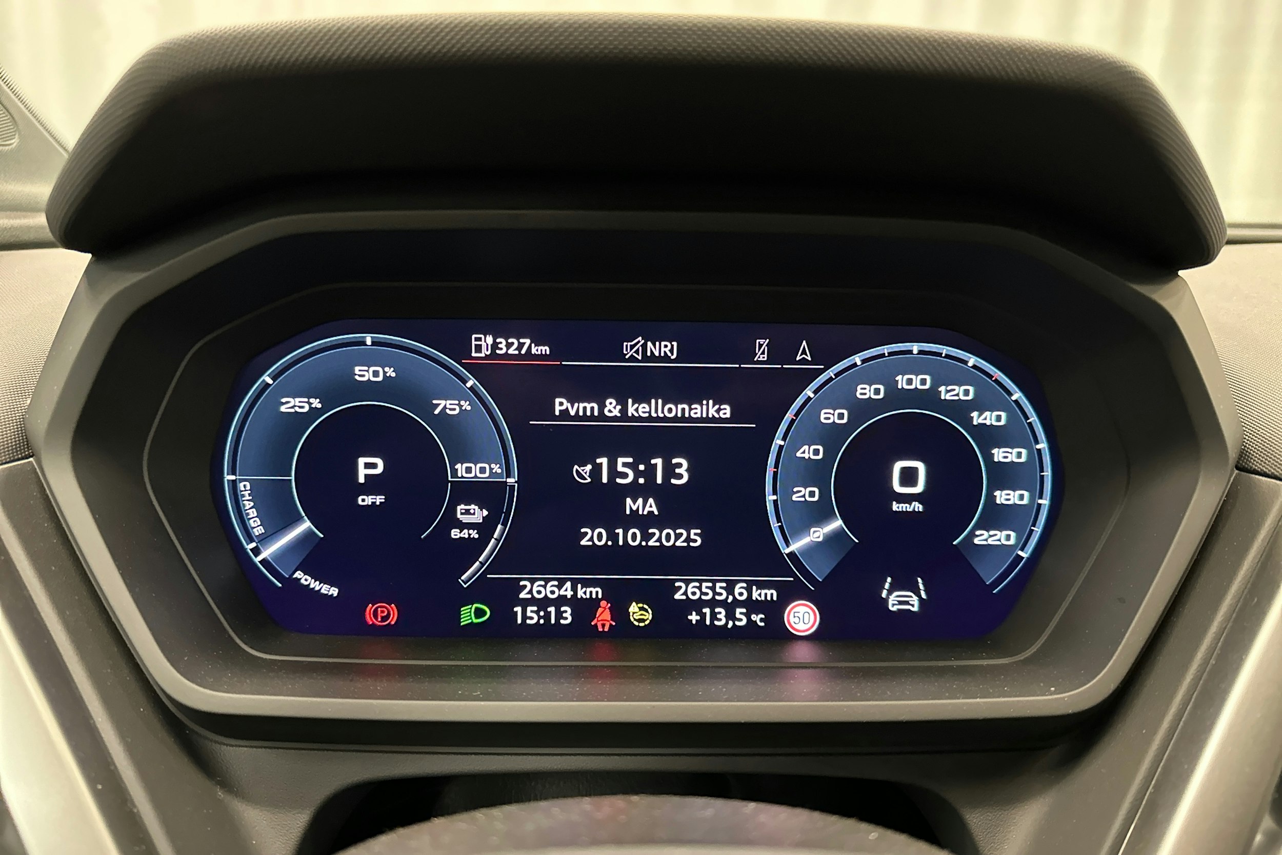 harmaa Audi Q4 e-tron 2024 kuva 15.