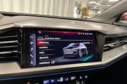 harmaa Audi Q4 e-tron 2024 kuva 21.