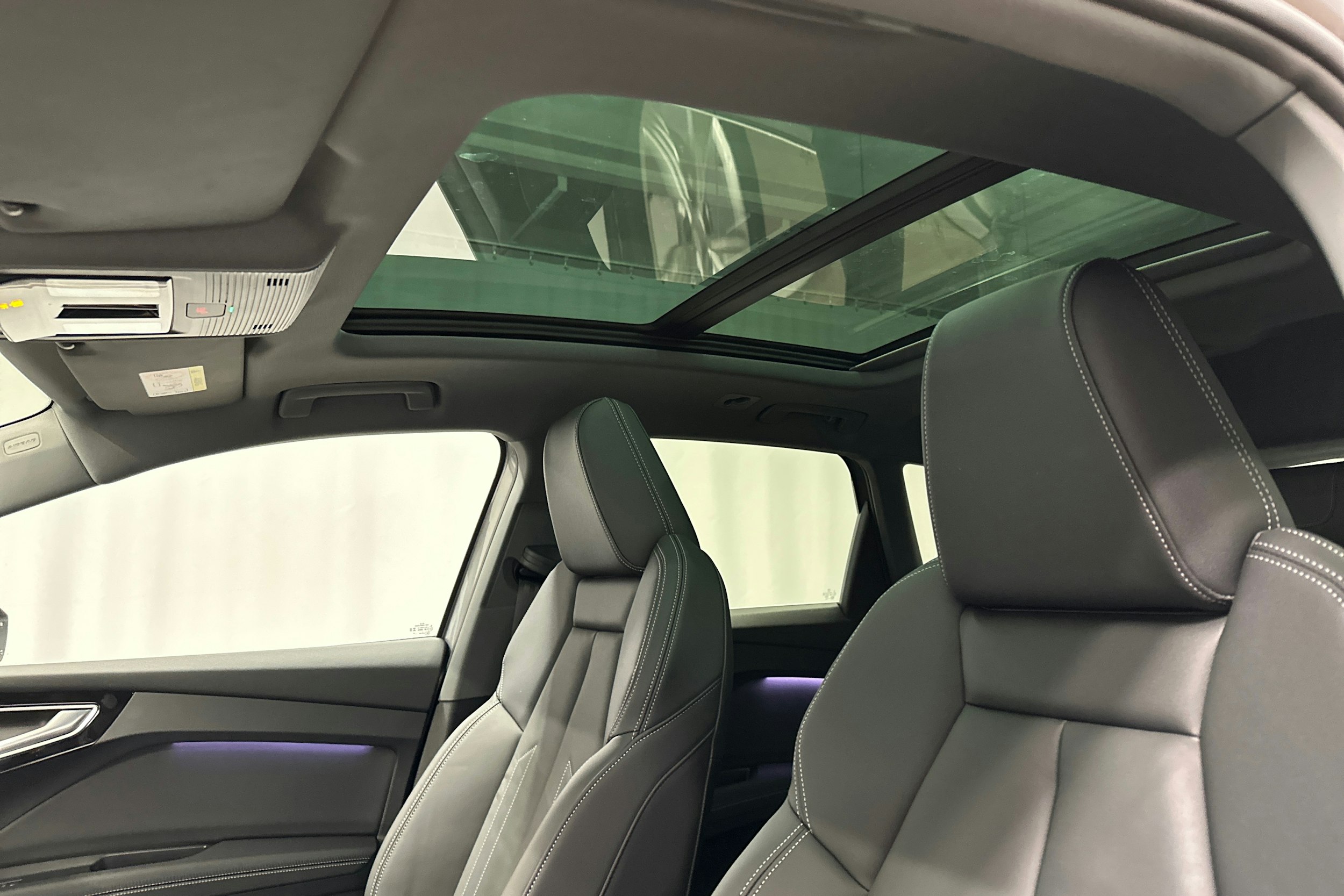 harmaa Audi Q4 e-tron 2024 kuva 28.