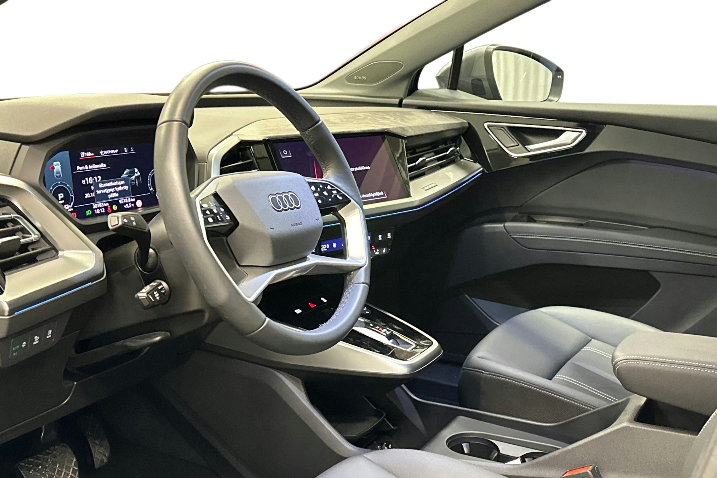 harmaa Audi Q4 e-tron 2024 kuva 7.