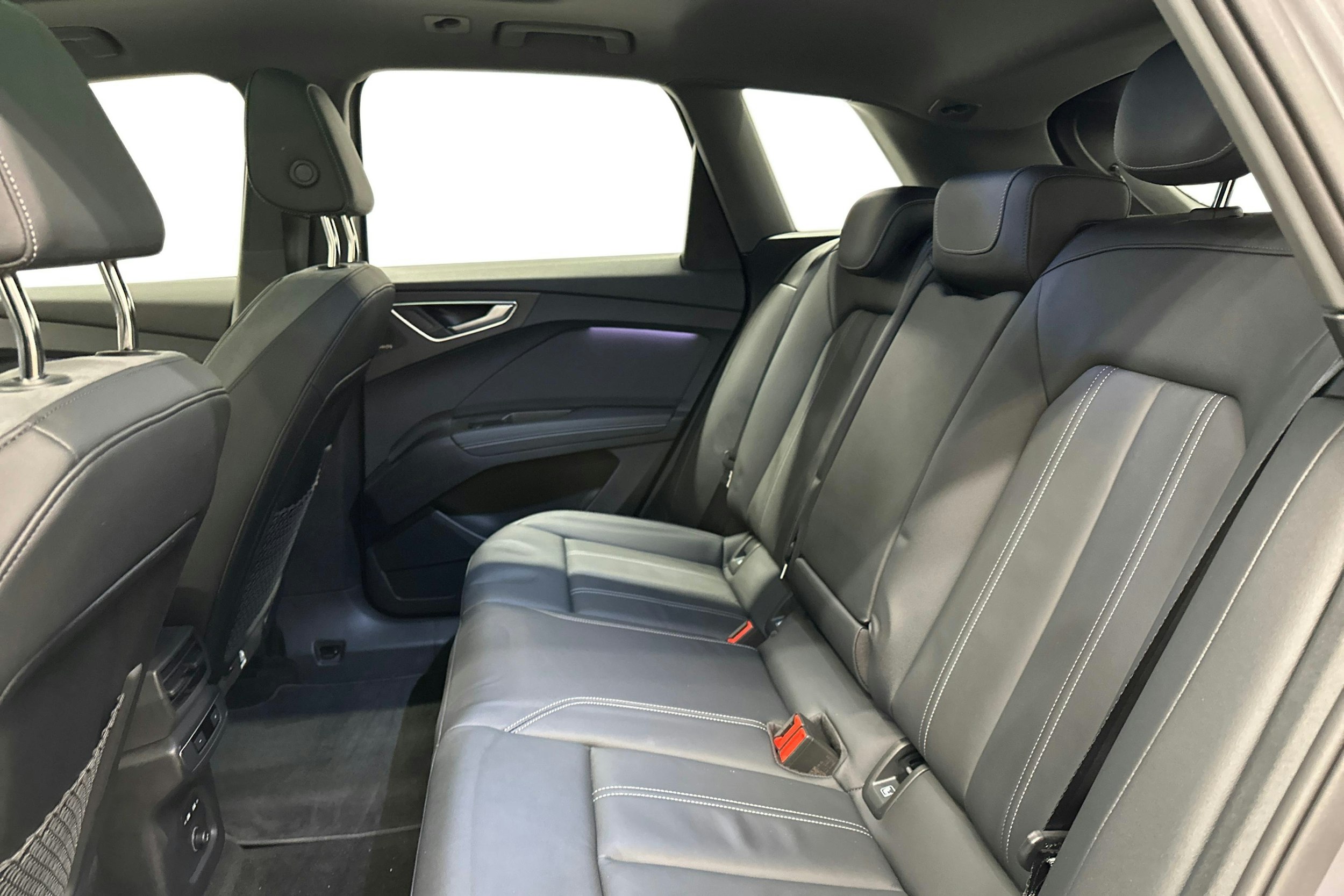 harmaa Audi Q4 e-tron 2024 kuva 10.