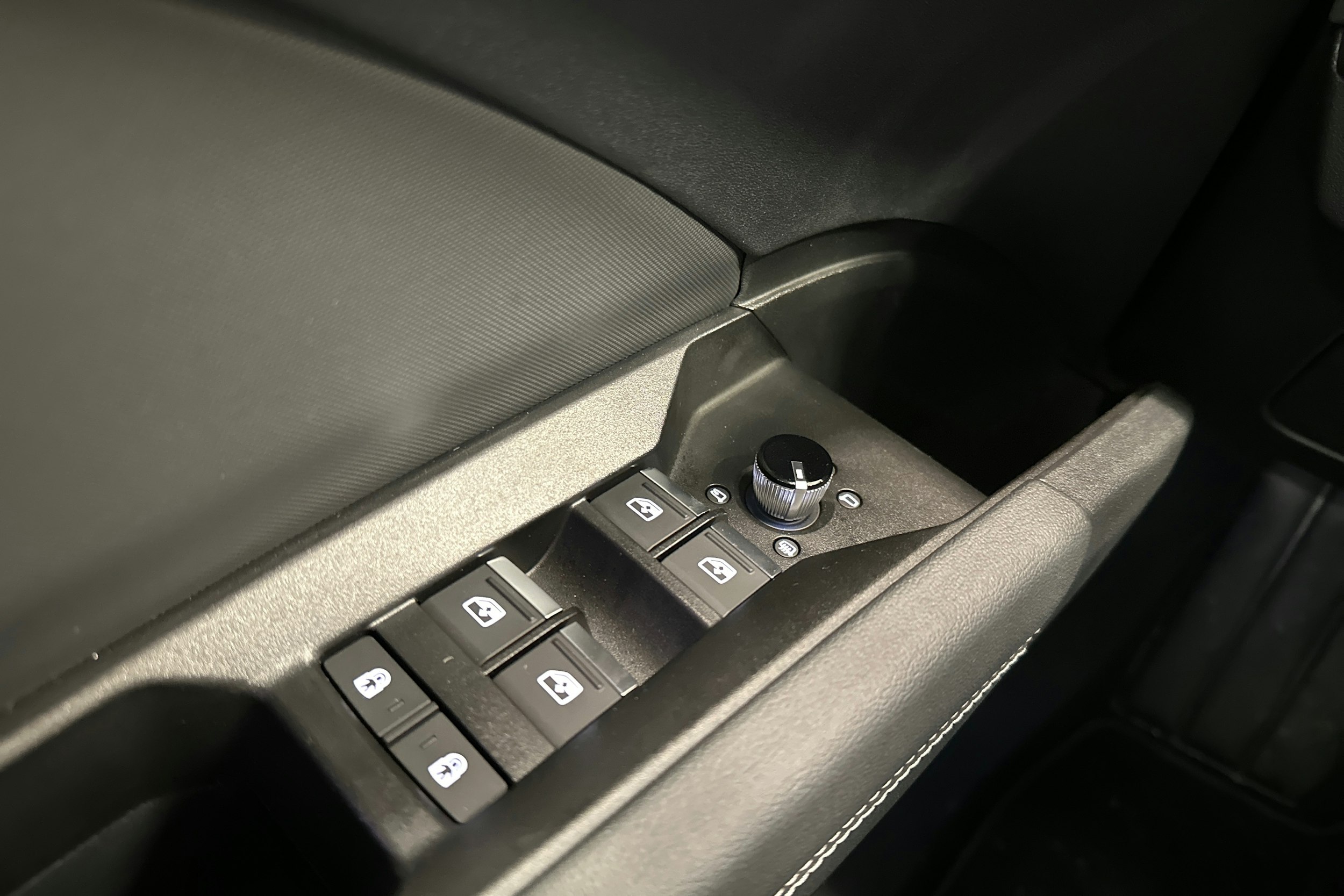 harmaa Audi Q4 e-tron 2024 kuva 13.