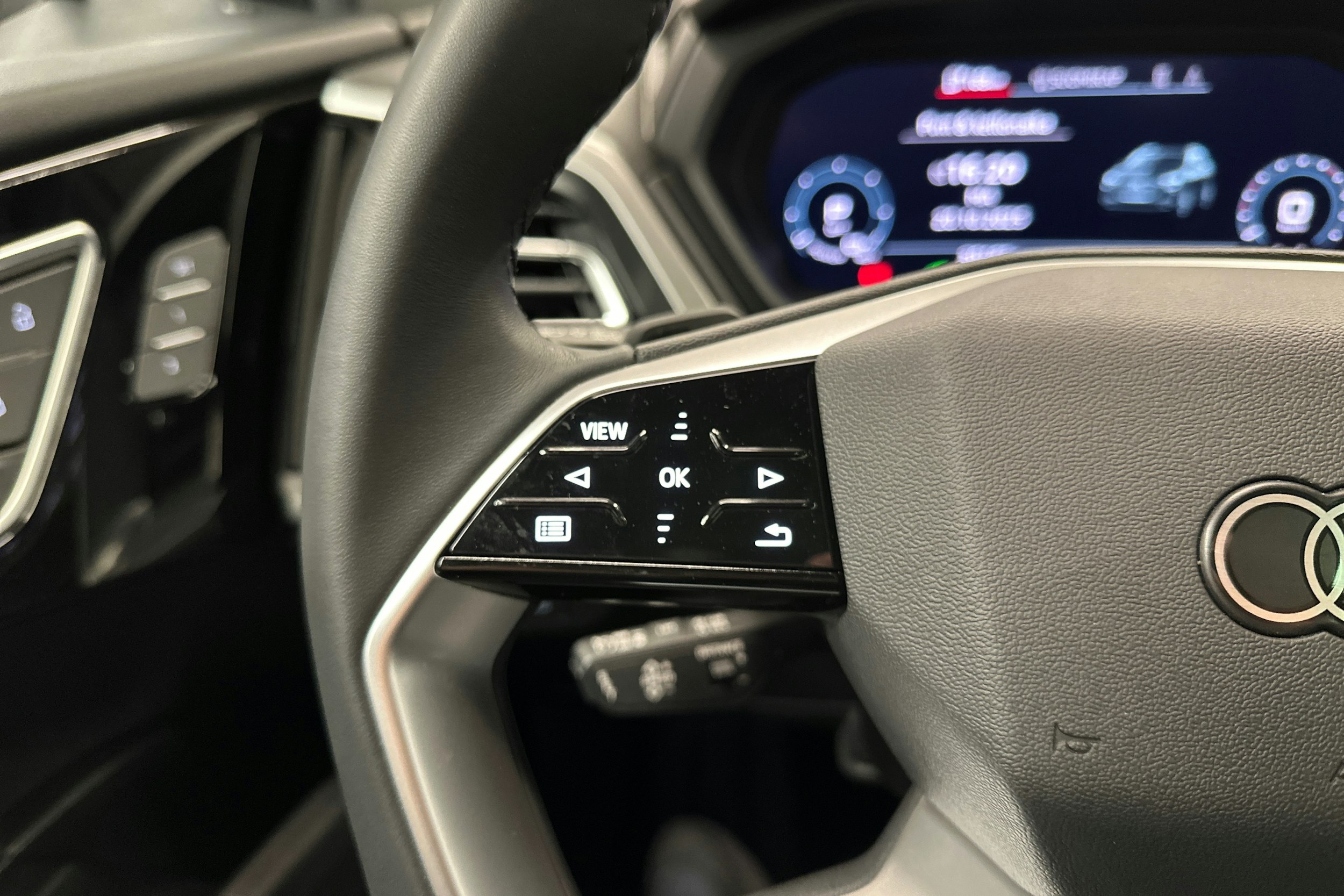 harmaa Audi Q4 e-tron 2024 kuva 14.