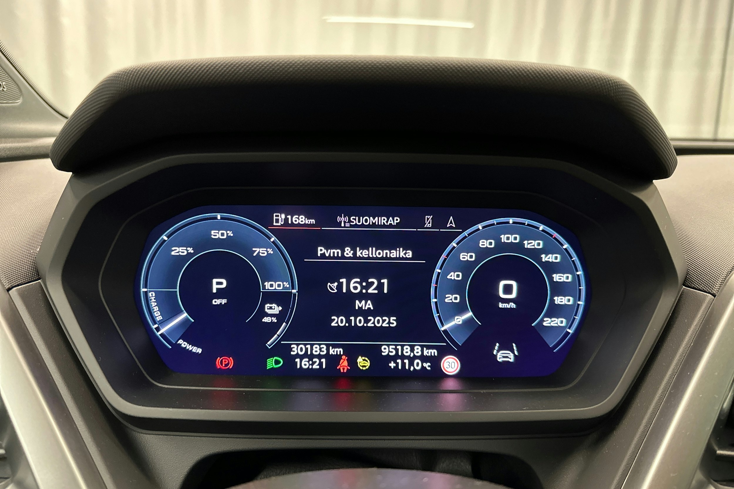 harmaa Audi Q4 e-tron 2024 kuva 17.