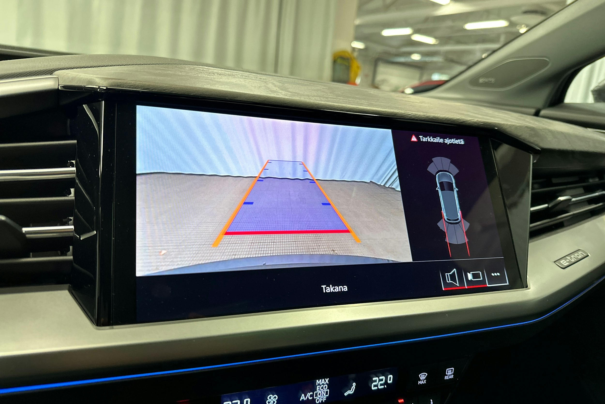 harmaa Audi Q4 e-tron 2024 kuva 19.