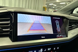 harmaa Audi Q4 e-tron 2024 kuva 19.