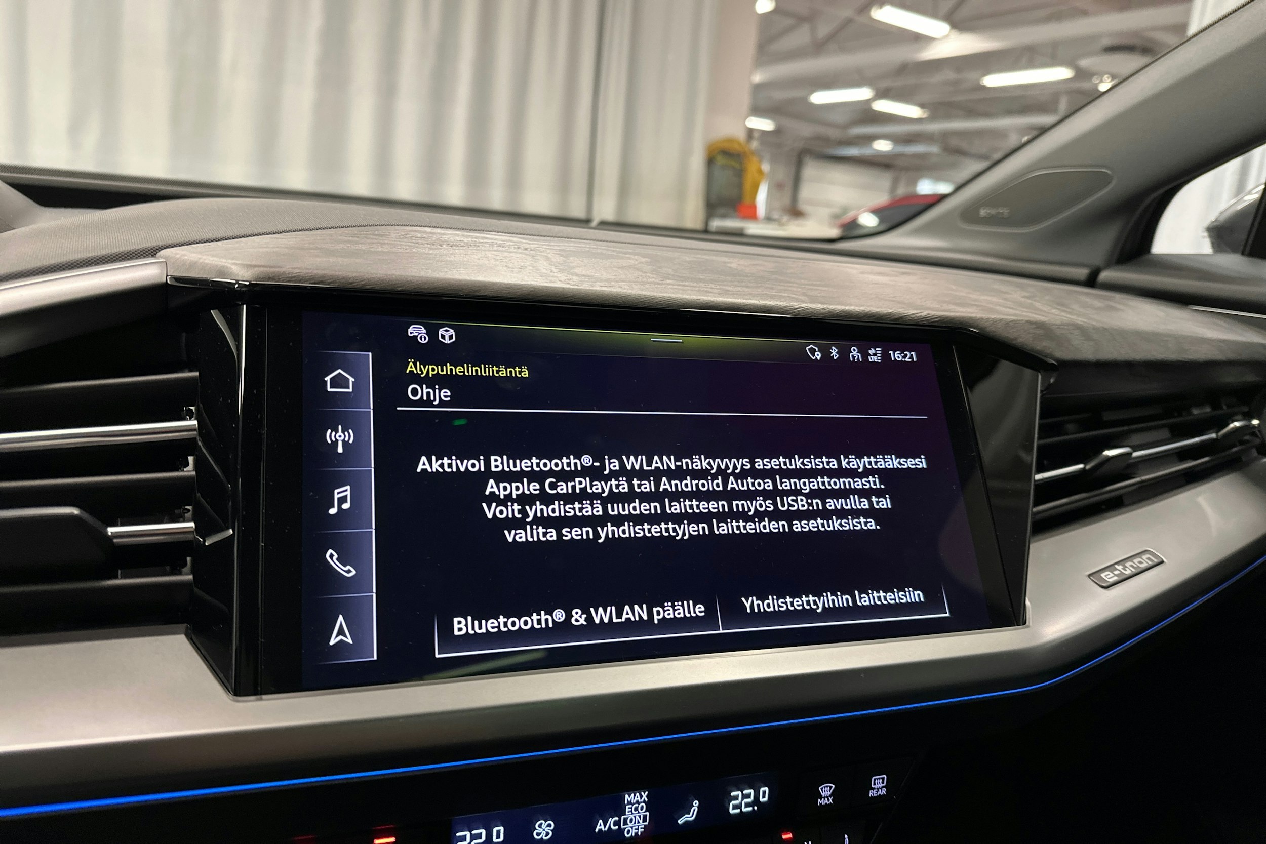 harmaa Audi Q4 e-tron 2024 kuva 20.